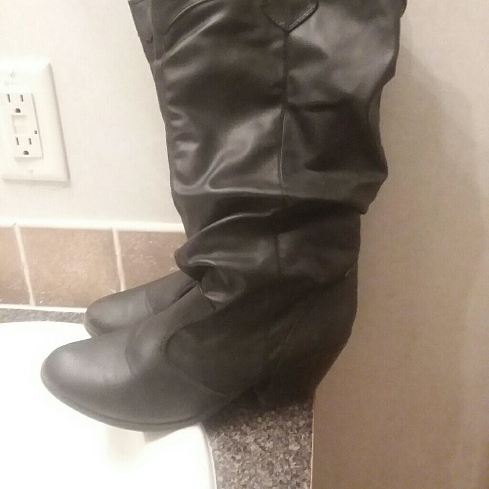 No name boots like new worn twice size 10